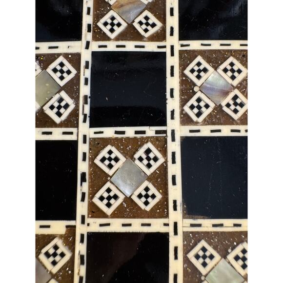 Hand Crafted Vintage Mother of Pearl Inlaid Quartz Pieces Chess Set - Picture 9 of 10